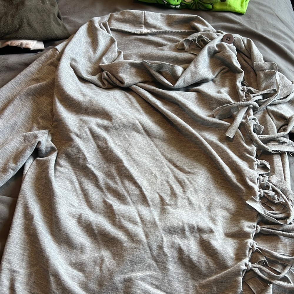 Fringe long sleeve fits like medium